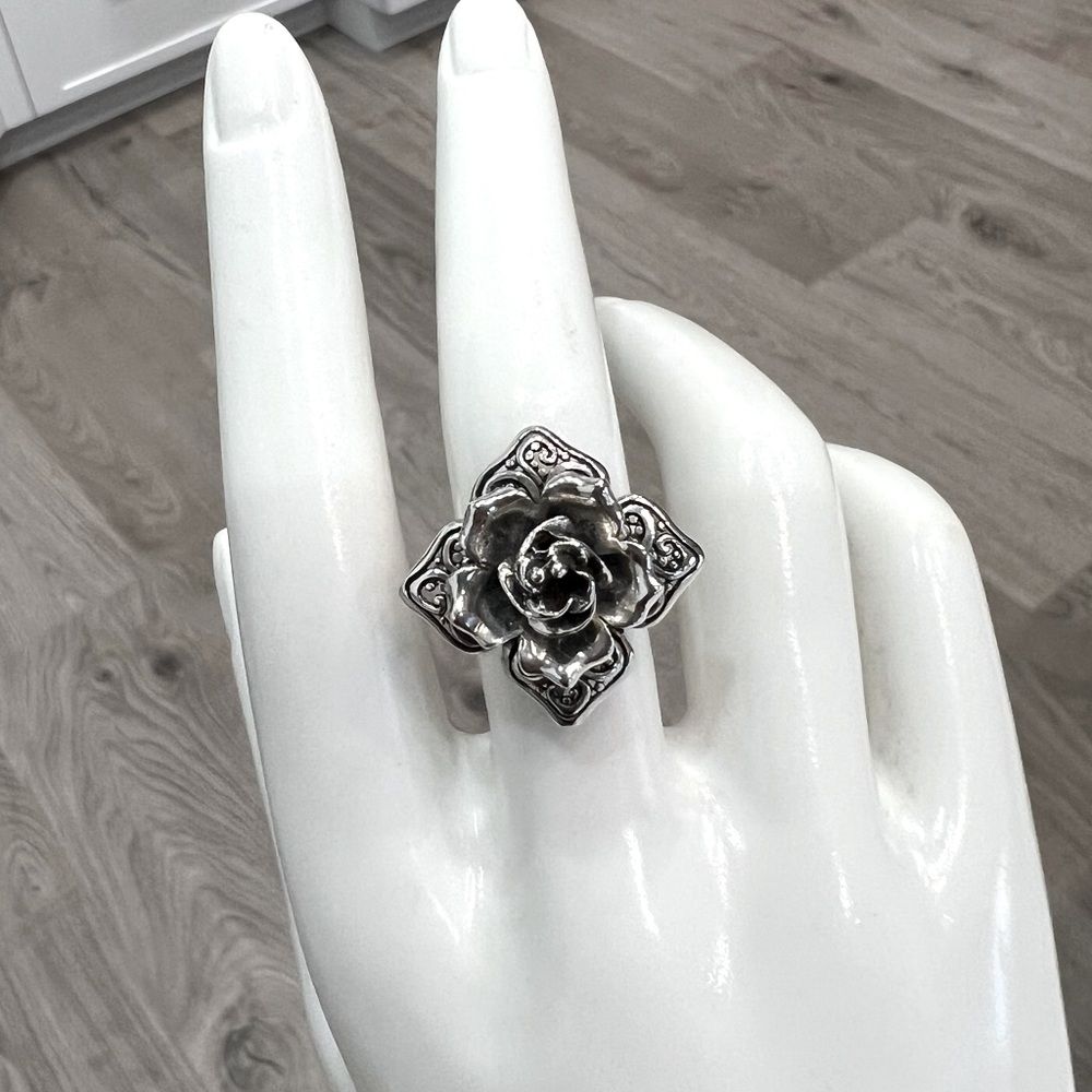Sterling Silver Floral 3D Ring Sz 8 - Picture 2 of 10